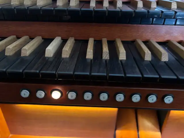 Mixtuur organs Hauptwerk  in Pianos & Keyboards in Calgary - Image 6