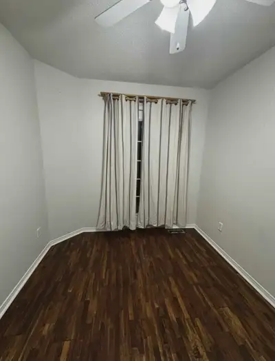 Private room available in Meadowvale area starting from November 1st or late October. Closest main i...