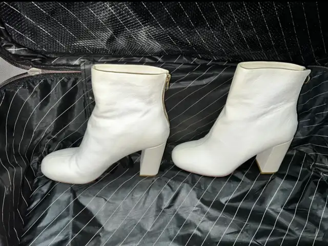Joie White Leather Heeled Ankle Boots - Size 38.5 in Other in City of Toronto - Image 3