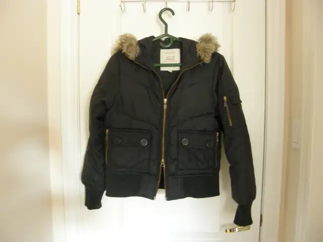 Woman light and winter jacket XS in Women's - Tops & Outerwear in Markham / York Region - Image 6