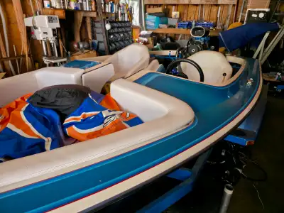 1990 Baker jet boat 6+ passenger, 2x 40L side tanks plus custom 80L removable tank that fits under r...