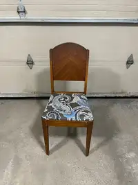 Petite chaise ancienne