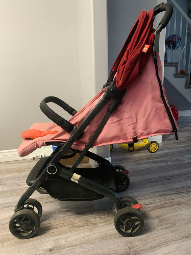Foldable children stroller in Strollers, Carriers & Car Seats in Bedford - Image 3