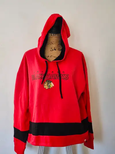 Womens XLarge Chicago Blackhawks Hoodie, View more