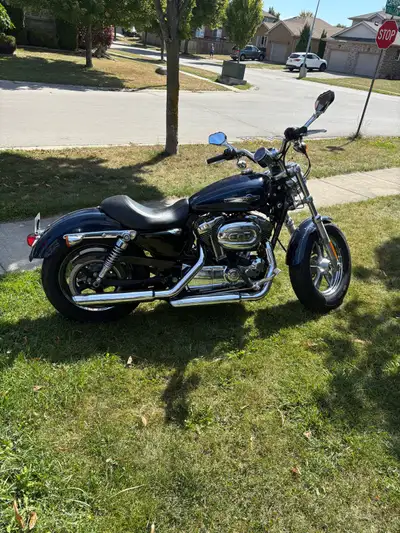 2012 xlc 1200c. Forward controls, Vance and hine exhaust, cruise,fuel injection, two tone metallic p...