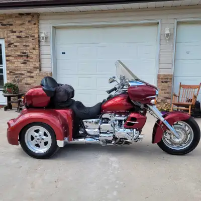 Safetied! 6 cyl, 4 stroke. 1520 cc, 5 spd New rear tires New windshield Stereo Seat rain covers and...
