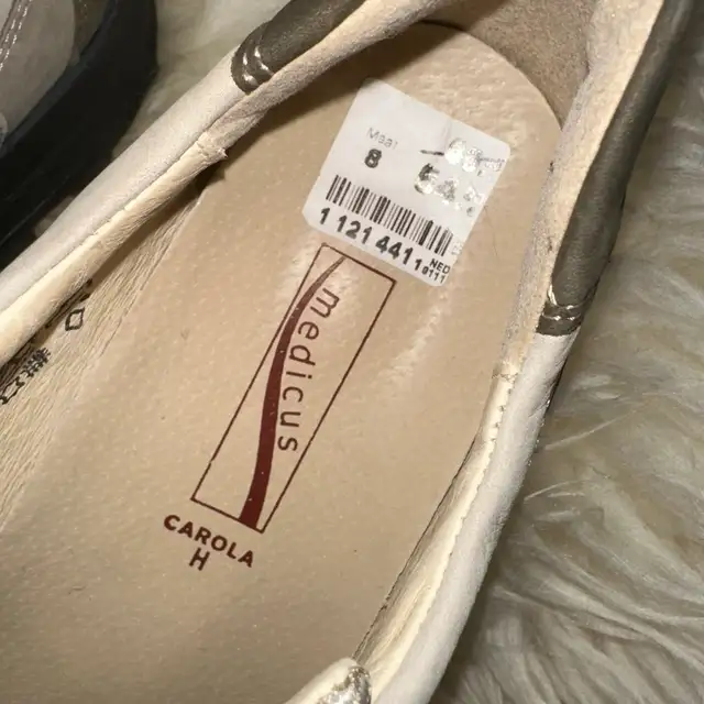 NWT orthopedic Hiking shoes. Women’s wide shoes  size 10w in Women's - Shoes in Oshawa / Durham Region - Image 7