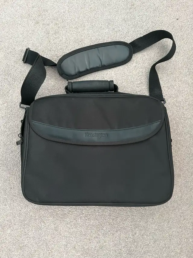 Kensington laptop case in Laptop Accessories in Mississauga / Peel Region - Image 2
