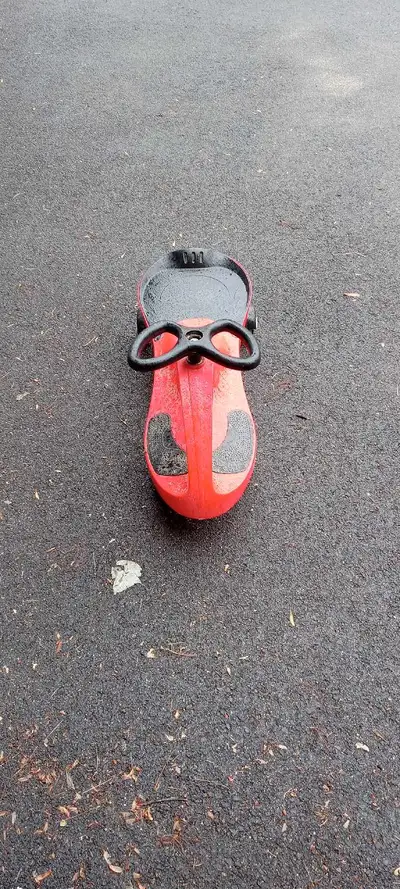 Red plasma car good condition barely used