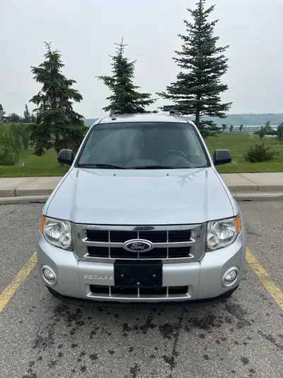 *REMOTE START**2 SETS OF KEYS* Well maintained and reliable 2012 Ford Escape XLT (Front-Wheel Drive)...