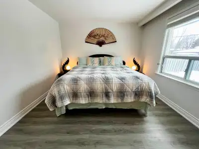 Vacation Home Newly Renovated 4b2b House with parking, View more