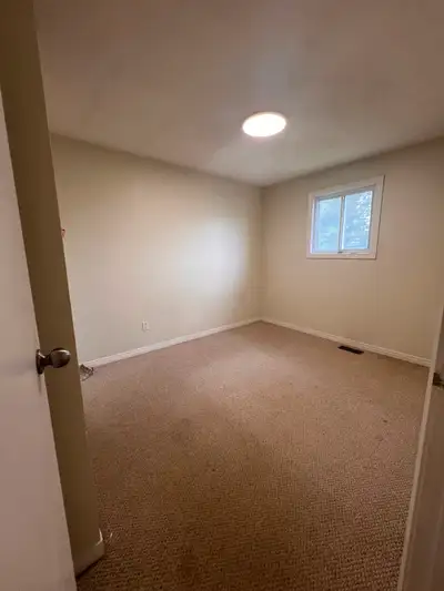Room available for rent in Bath Ontario close to Kingston