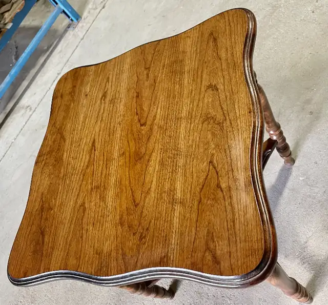 Vintage Walnut Wood Two Tier Hall Table in Home Décor & Accents in Mississauga / Peel Region - Image 4