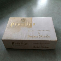 VINTAGE GOLD SMILES'N CHUCKLES PRESTIGE CHOCOLATES BOX