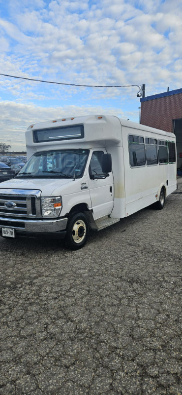 Used 17 Passenger Airport Shuttle bus in Cars & Trucks in Mississauga / Peel Region - Image 2