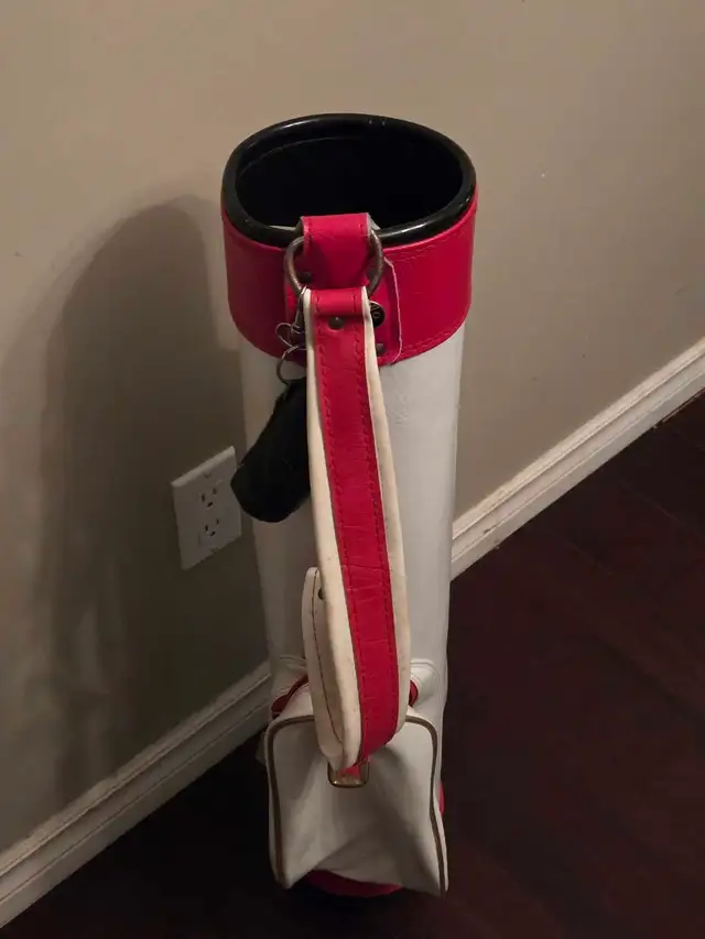 Vintage Wilson Sunday Youth Carry Golf Bag Nylon 32" White Red in Golf in St. Catharines - Image 3