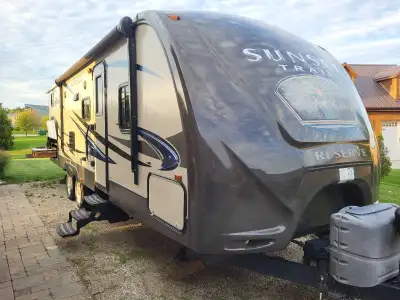 2013 Sunset Trail 29SS lots of extra items with this trailer sleeps 10 , Electric fire place , TV, A...