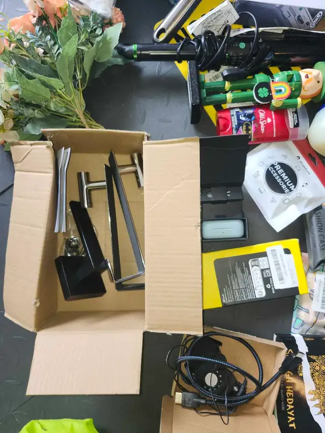 Assorted Household Goods Bundle in Multi-item in Hamilton - Image 6