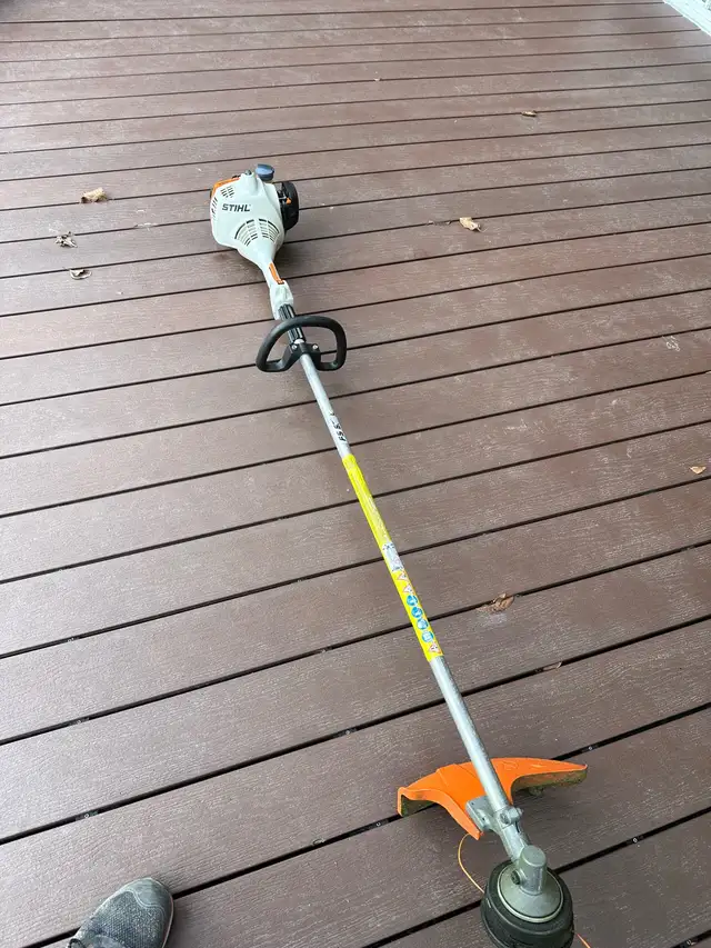 coupe bordure STIHL in Lawnmowers & Leaf Blowers in Longueuil / South Shore - Image 3