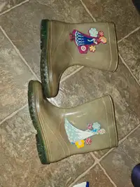 11T rain boots
