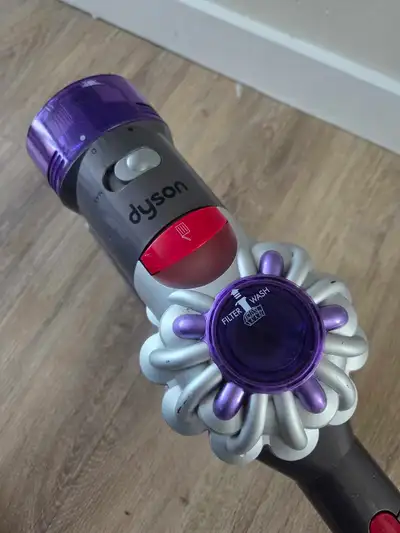 Dyson V8 Animal Cordless Vacuum with Accesories, View more