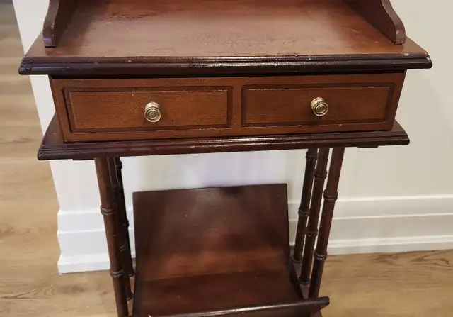 Small Wooden Side Table in Other Tables in Oshawa / Durham Region - Image 3
