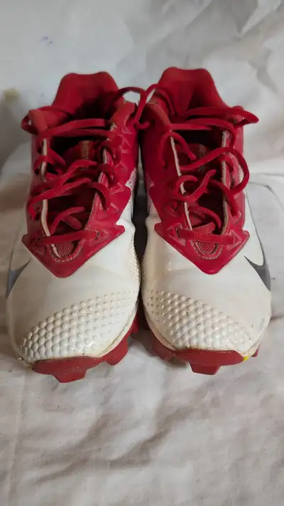 Nike size 7 kids baseball cleats