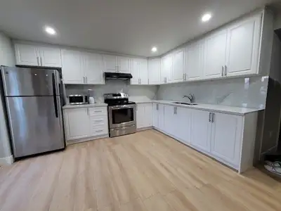 Room rentals available immediately in Kitchener Newly renovated detached house, Shared and Private r...