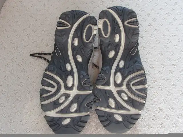 New Pony Leather Running / Athletic / Hiking Shoes in Women's - Shoes in Kitchener / Waterloo - Image 3