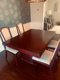 Dining room table x 4 chairs