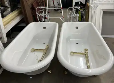 ✨ Clawfoot Bathtub– Brand New ✨ Selling one luxury clawfoot bathtub with stunning solid brass 24k go...