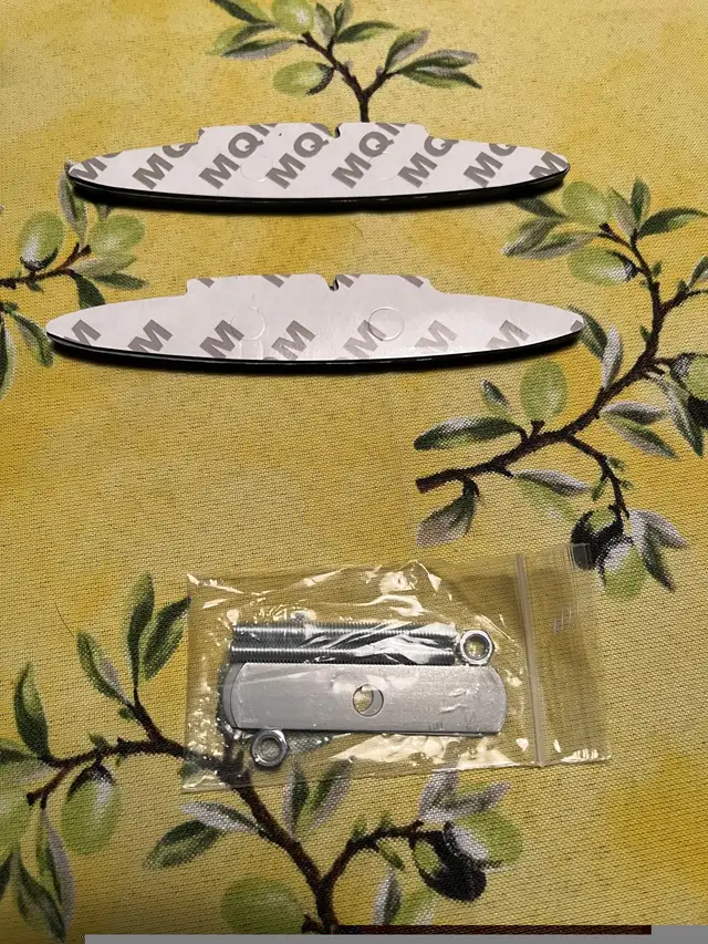 Logo, emblème Mini John Cooper Works in Auto Body Parts in Longueuil / South Shore - Image 4