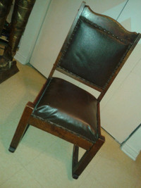 Petite chaise bersante antique .