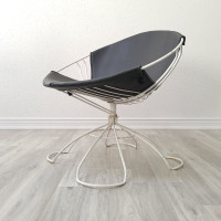 VINTAGE METAL WIRE SAUCER CHAIR