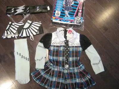 Pick up Georgetown Age 6-8 years - Elsa $10. Elsa wig $5, Monster High $15 Age 12-14 years - Ghoul g...