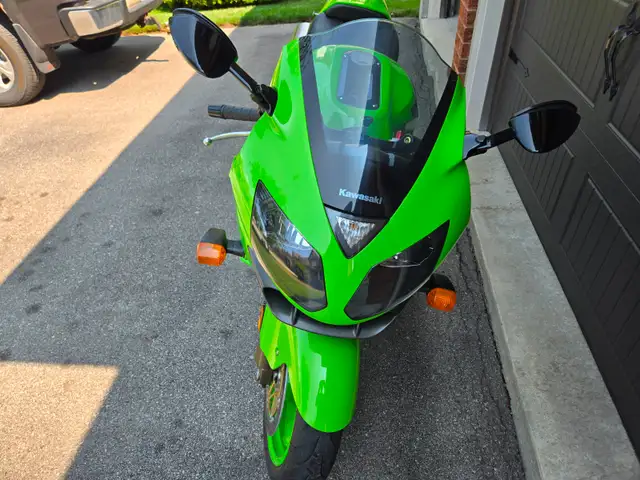 2003 Kawasaki Green  ZX12R  Ninja excellent condition in Road in Markham / York Region - Image 5