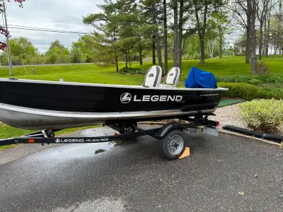 Like new, rarely used (maybe 10 times) rare opportunity for buyer. Electric start 20hp Mercury Marin...