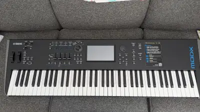 Yamaha MODX7 workstation synth - like new, View more