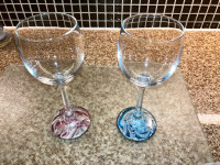 Four painted wine glasses - verres à vin peints