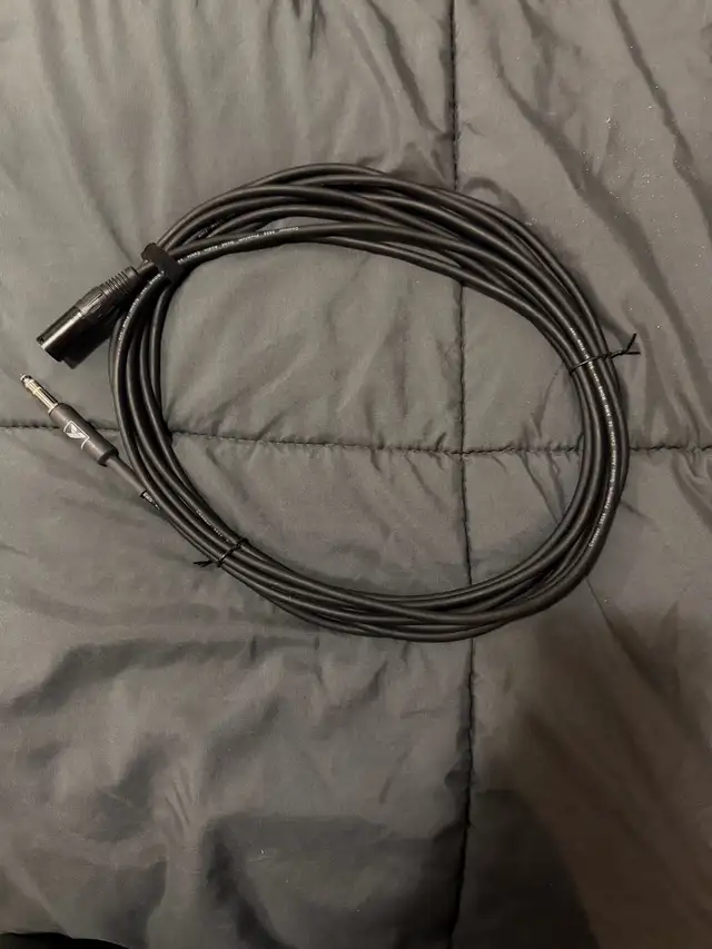 XLR to 1/4” studio monitor cable 15’