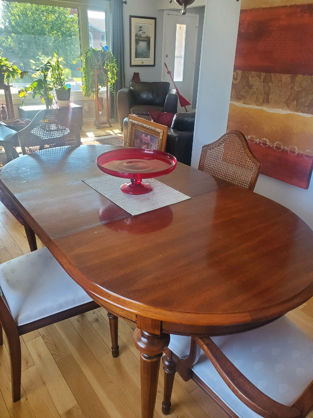 Mahogany Dining room Table and Chairs | Dining Tables & Sets | Edmonton |  Kijiji