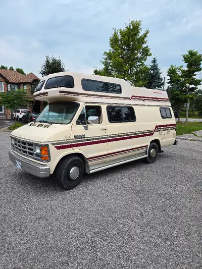 1987 Dodge B350 1 Ton Camper Van Gas v8 Engine / Automatic Transmission Tow hitch Rear Air suspensio...