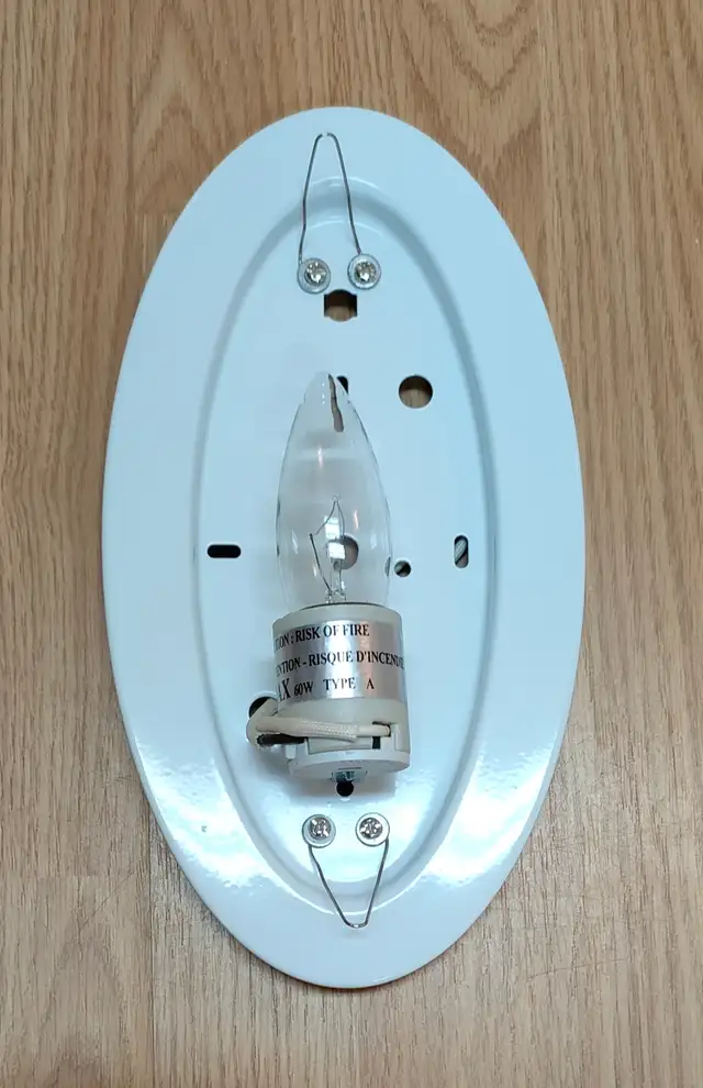 Applique murale avec abat-jour en verre in Indoor Lighting & Fans in Québec City - Image 4