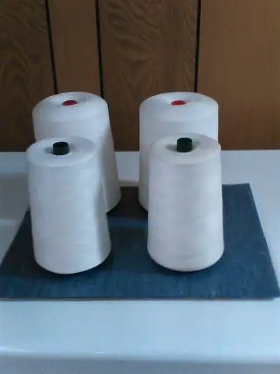 7 cônes - Fil blanc PERMA CORE TEX-40 @ 6$ chacun 3 cônes - Fil blanc PERMA CORE TEX-60 @ 8$ chacun...