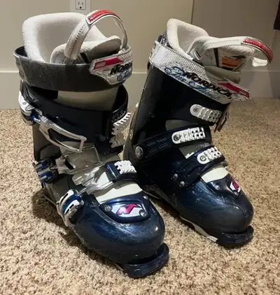 Nordica women ski boots 25.5, View more