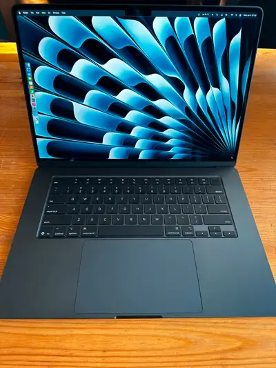 MacBook Air M4 15" 512 GB w/ AppleCare+, View more