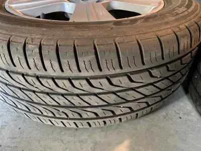 Almost new p215-60-r16 et mag subaru forester.1 pneu crevé