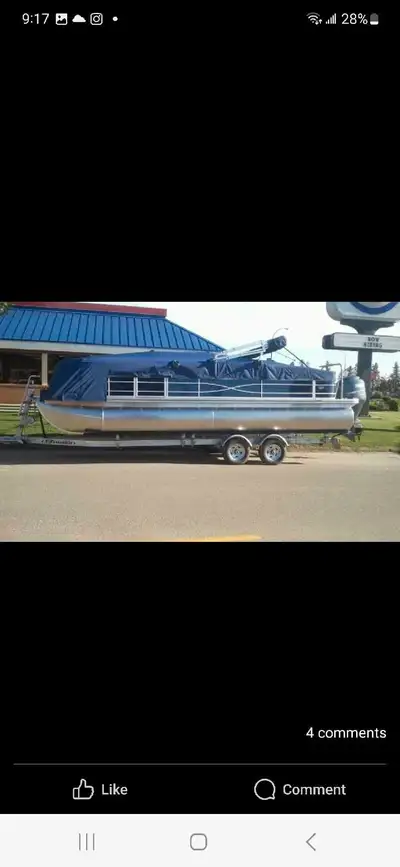 23 ft excursion tritoon 150 hp Yamaha efi Around 300 hours Beautiful shape 50,000 or make me a reaso...
