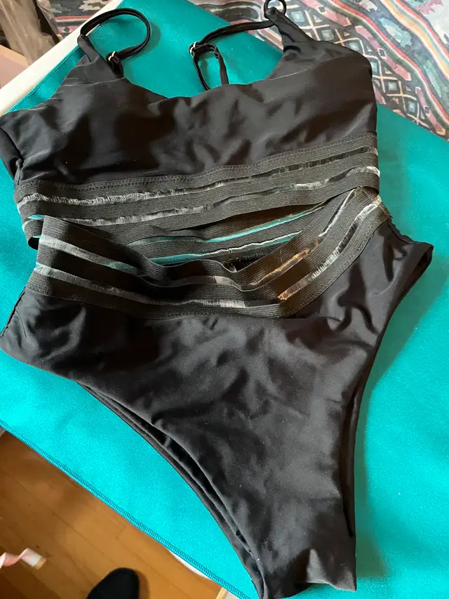 Black Two Piece Swimsuit, size Small63660926923777121