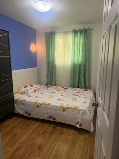 main floor 2 room fro rent at shappart and Markham Close to Hwyway 401, Centennial College, Fitness,...